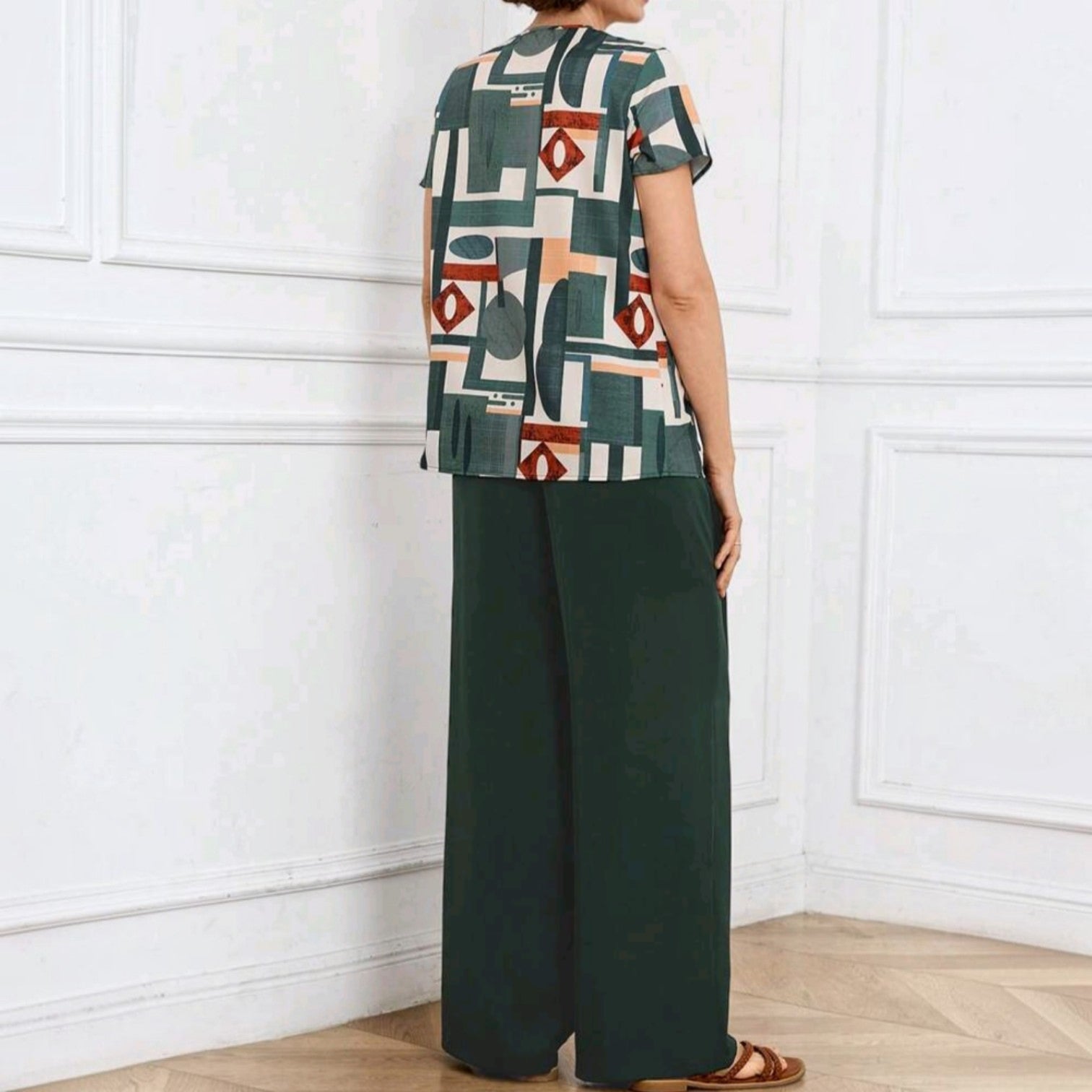 Conjunto Ibravacr de blusa estampada geométrica y pantalón verde de pierna ancha con caída fluida