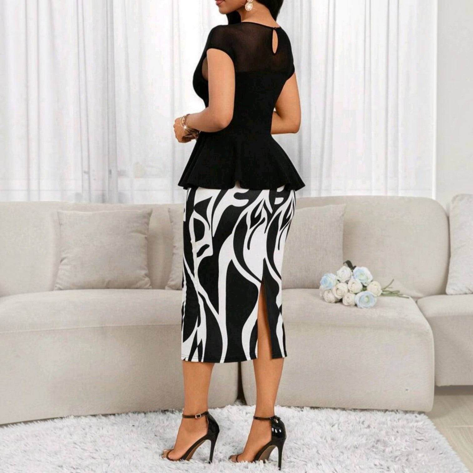 Conjunto Ibravacr de blusa negra peplum con malla y falda midi ajustada de estampado abstracto blanco y negro