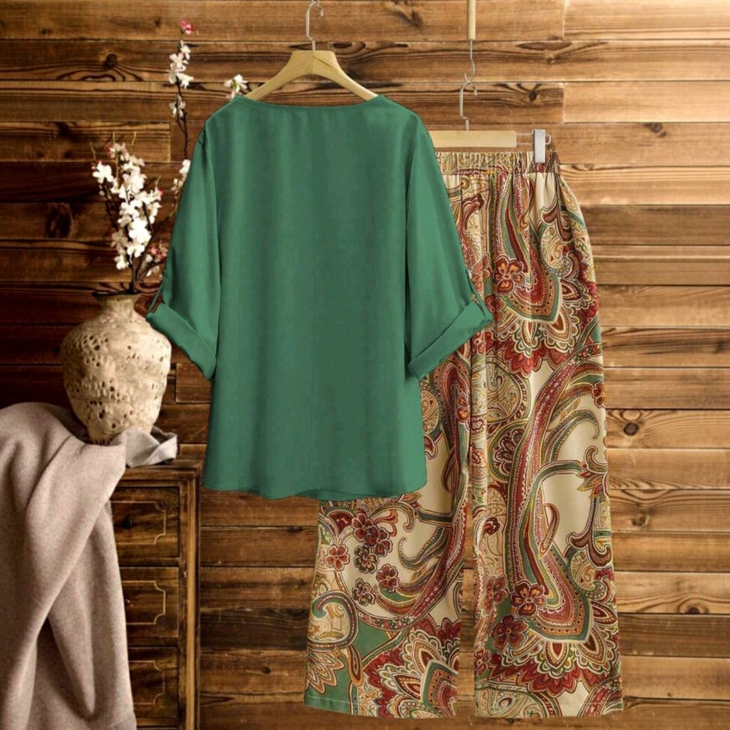 Conjunto Ibravacr de blusa verde bosque con mangas tres cuartos y pantalón fluido con estampado paisley en tonos tierra