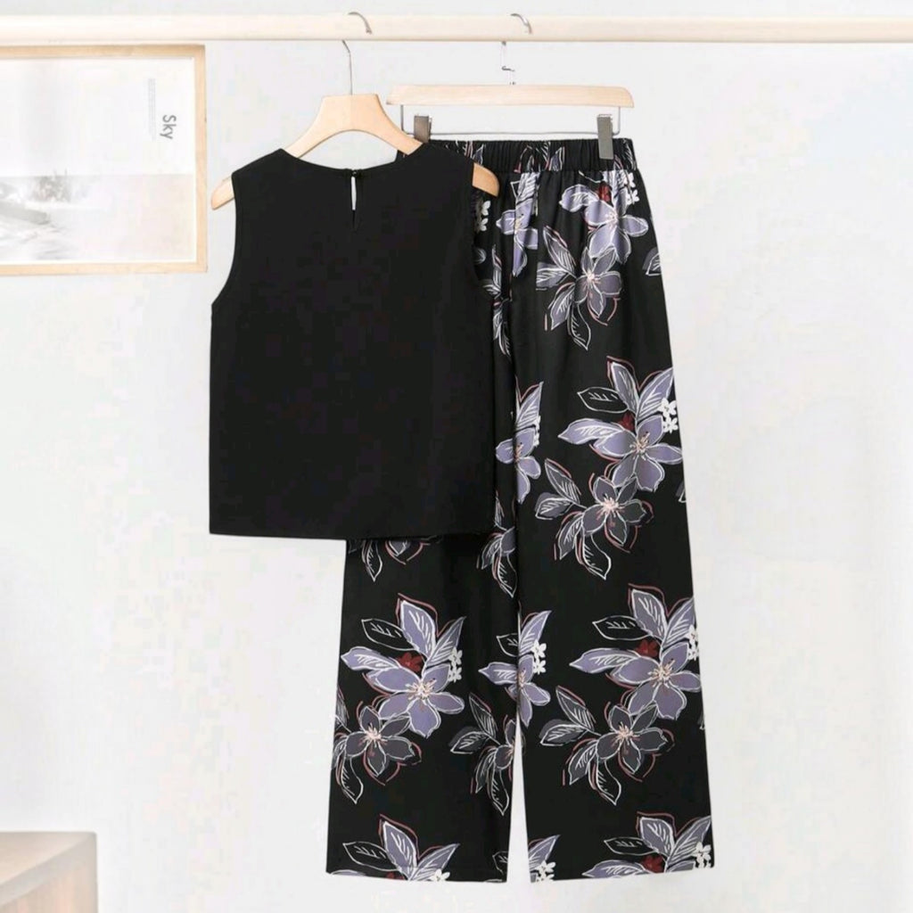 Conjunto Ibravacr de dos piezas con blusa negra sin mangas y pantalón holgado con estampado floral violeta y blanco