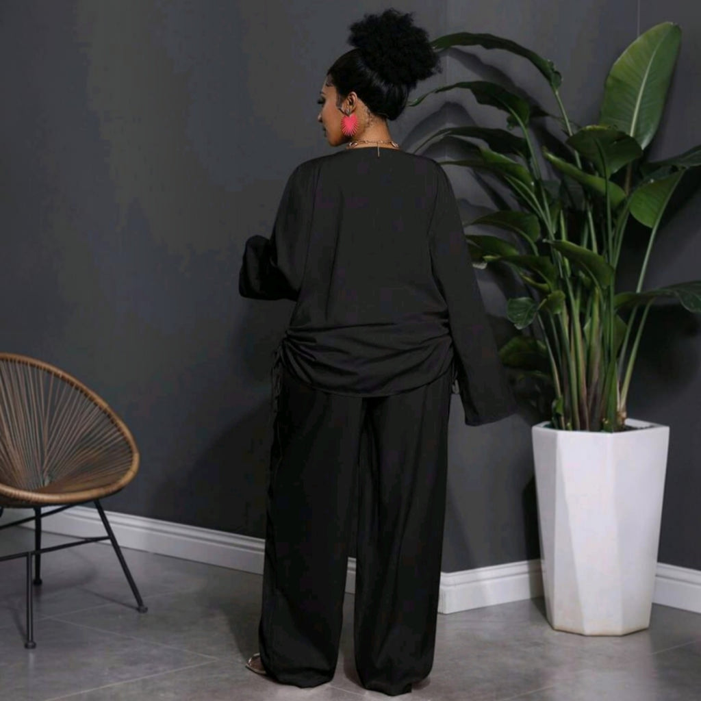 Conjunto Ibravacr de dos piezas negro con blusa holgada y pantalón de pierna ancha en una modelo de espaldas
