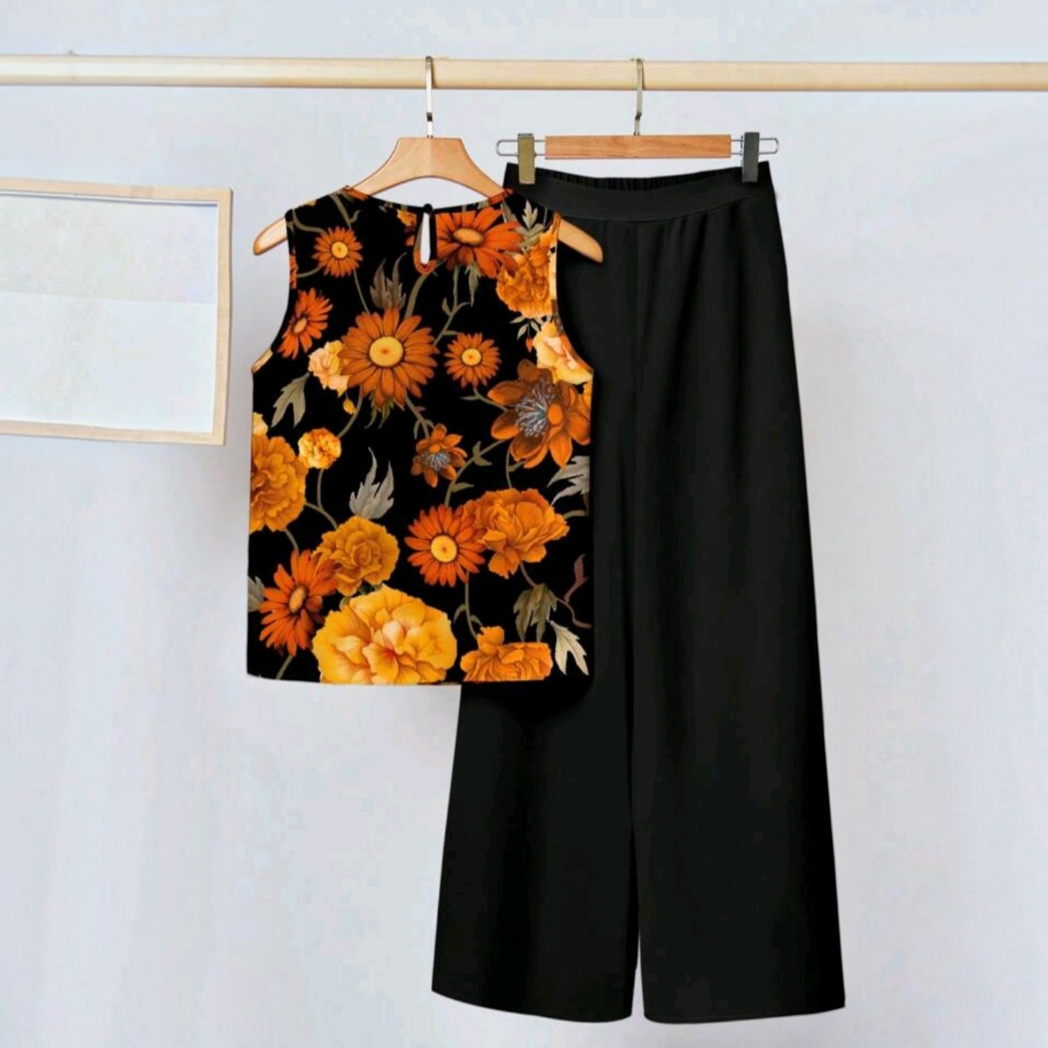 Conjunto Ibravacr de blusa sin mangas con estampado floral naranja y pantalón negro de corte recto
