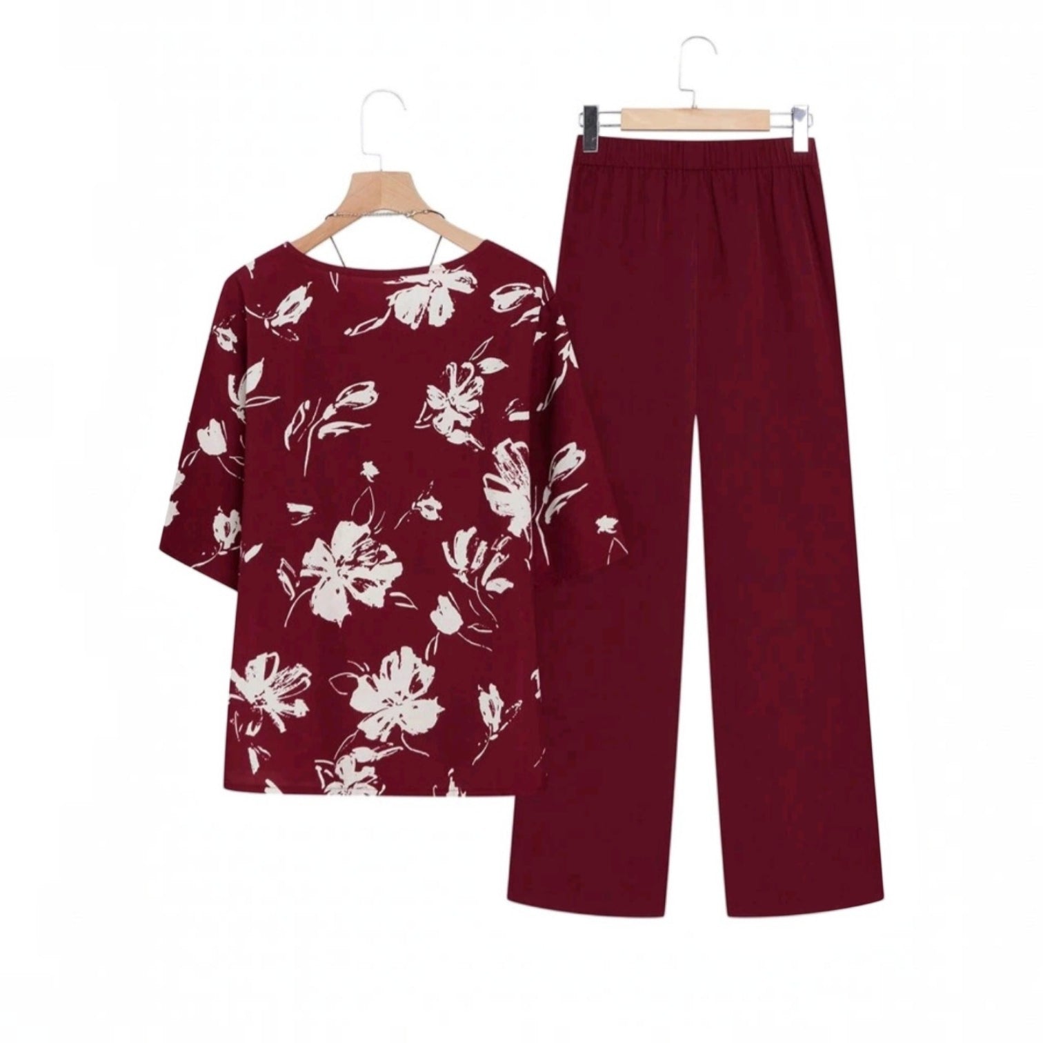 Conjunto Ibravacr de dos piezas con blusa color vino de estampado floral blanco y pantalón recto a juego