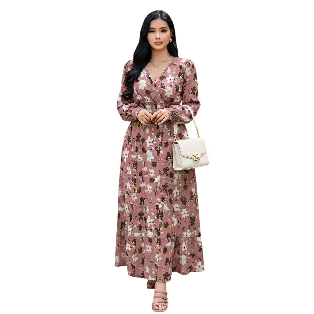 Modelo vistiendo vestido largo Ibravacr rosa con estampado floral, escote en V cruzado, mangas largas y falda con volante