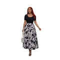 Modelo con vestido midi Ibravacr de dos piezas, top negro acanalado y falda acampanada con estampado floral blanco y negro
