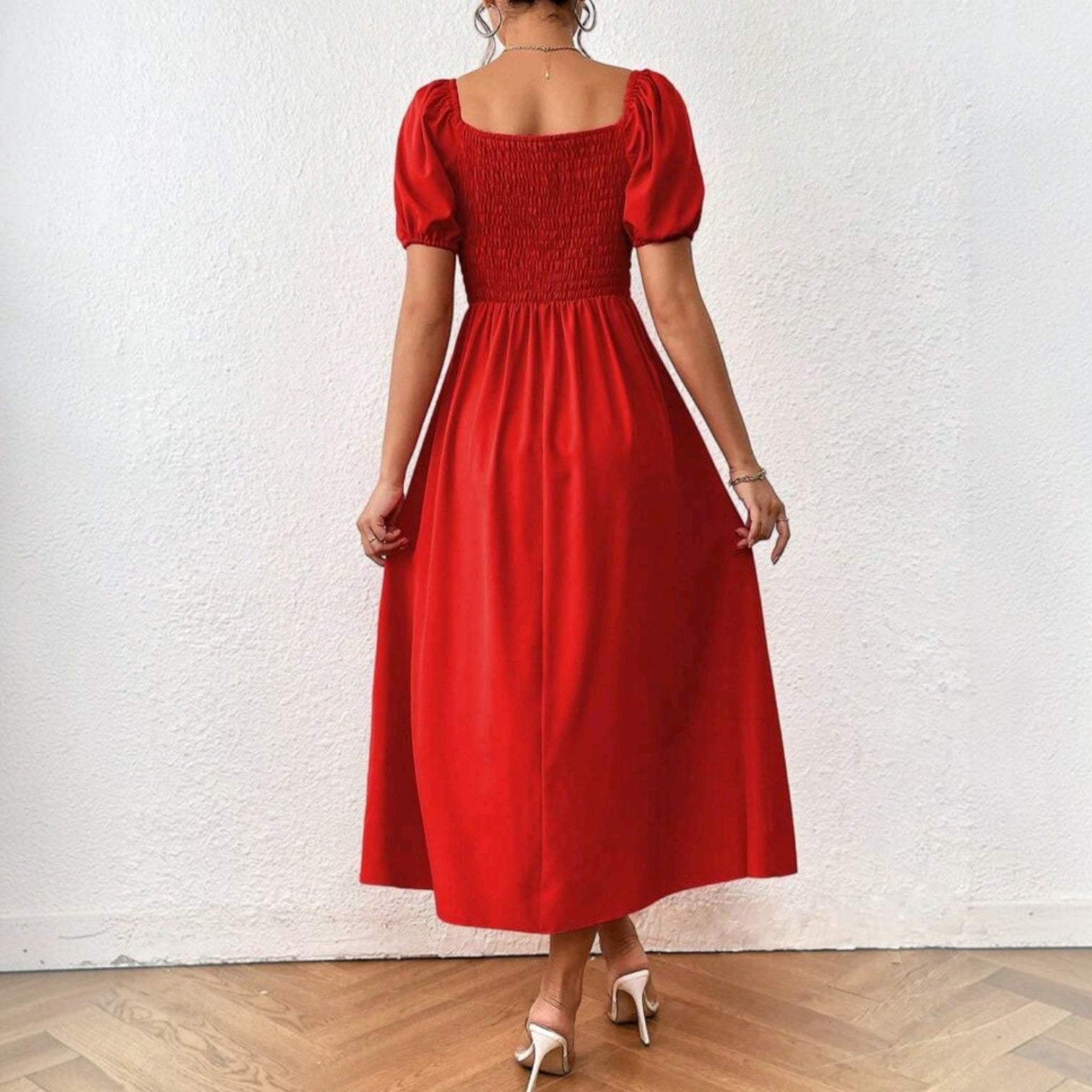 Vestido midi rojo Ibravacr con espalda elástica tipo nido de abeja, mangas cortas abullonadas y falda fluida